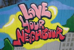 "Love your neighbour"-Graffiti