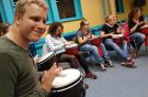 Inklusive Percussiongruppe in Aktion