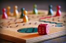 Großer Spieletag Spielbrett mit Figuren